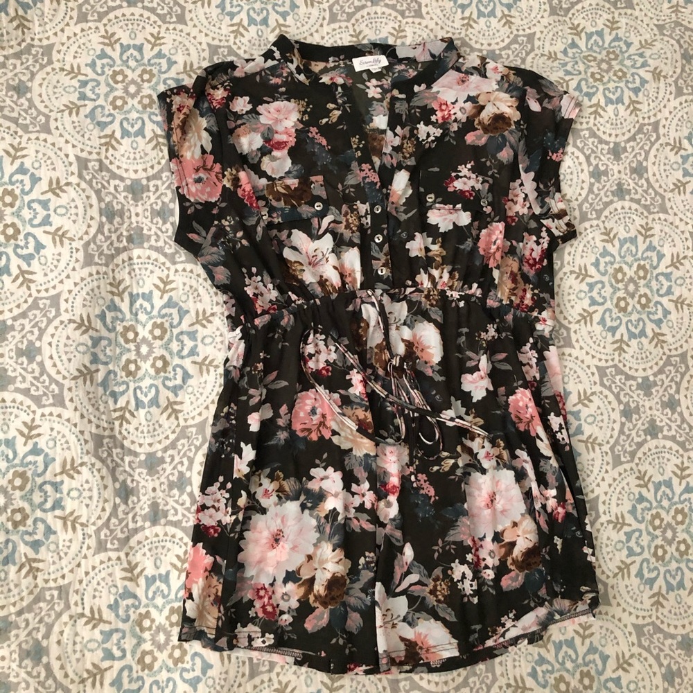 Siren Lily maternity short sleeve top.